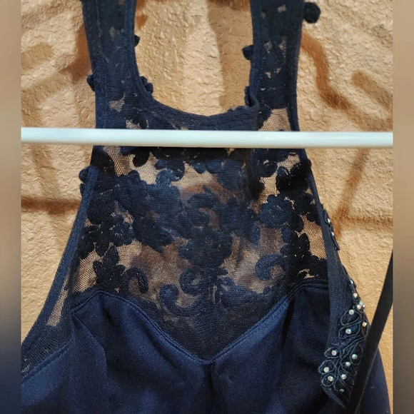 Blondie Nites navy blue formal dress with sheer sides and halter Size 1 - Picture 5 of 7